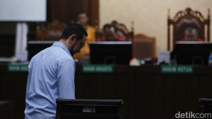 Mantan Kepala Bea Cukai Makassar, Andhi Pramono menjalani sidang vonis kasus gratifikasi di PN Tipikor, Jakarta Pusat, Senin (1/4/2024). Andhi terbukti bersalah dan dihukum 10 tahun penjara, denda Rp 1 miliar dan subsider 6 bulan penjara.