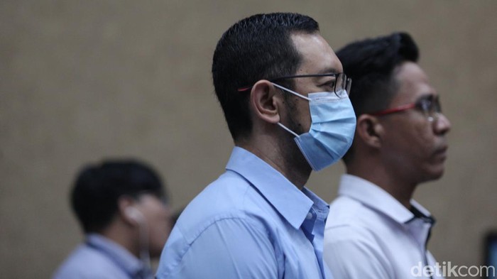 Ekspresi Andhi Pramono Divonis 10 Tahun Penjara Kasus Gratifikasi Mantan Kepala Bea Cukai Makassar, Andhi Pramono menjalani sidang vonis kasus gratifikasi di PN Tipikor, Jakarta Pusat, Senin (1/4/2024). Andhi terbukti bersalah dan dihukum 10 tahun penjara, denda Rp 1 miliar dan subsider 6 bulan penjara.