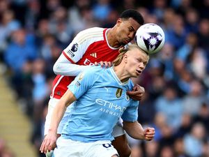 Arsenal Mau Lebih Baik, Bukan Tunggu Man City Menurun