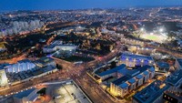 Pemandangan drone yang menunjukkan pengunjuk rasa anti-pemerintah melancarkan demonstrasi berkepanjangan di depan Knesset, parlemen Israel di Yerusalem, 31 Maret 2024.