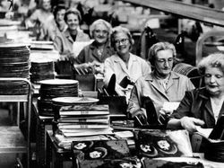 Foto Sejarah Menangkap Momen Mencengangkan