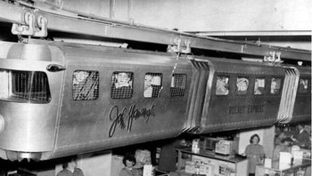 Rocket Express, Monorel yang Membawa Anak-Anak Keliling Departemen Mainan Lantai 8 Di Toserba John Wanamaker Di Center City, Philadelphia, 1950-an Foto: Boredpanda