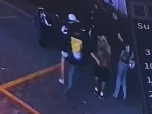 Gerombolan Pemuda Terekam CCTV Main Keroyok di Depan Minimarket Kuta Utara