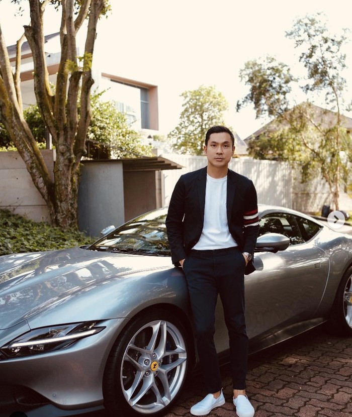 Harvey Moeis dengan Ferrari Roma