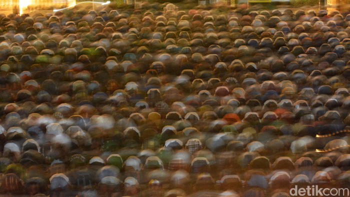 Iktikaf di Masjid Al Akbar Surabaya