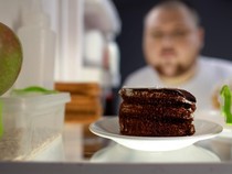 Ini 5 Ilmiah Alasan Mengapa Orang Sering Lapar di Malam Hari