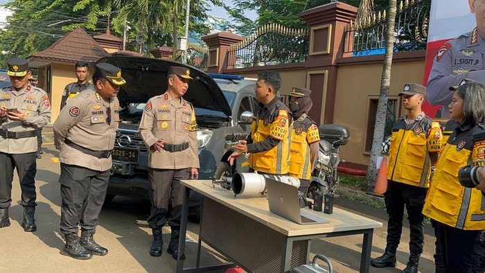 Kadiv Humas Polri Irjen Sandi Nugroho saat memimpin apel satgas humas Operasi Ketupat 2024. (Rumondang-detikcom)