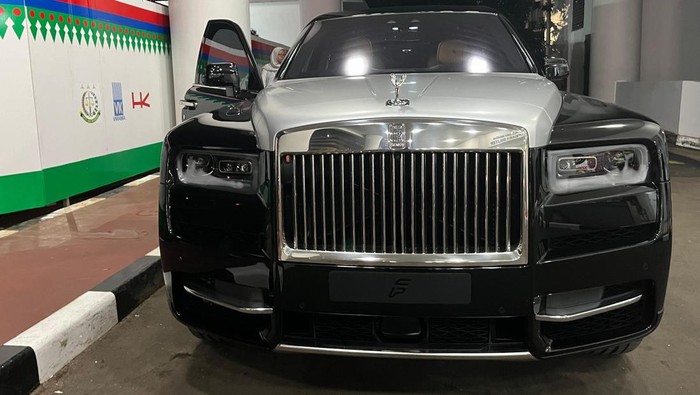 Kejagung menyita mobil mewah Rolls-Royce berkelir hitam milik suami Sandra Dewi, Harvey Moeis. Penyitaan ini berkaitan dengan kasus dugaan korupsi dalam tata niaga komoditas timah wilayah Izin Usaha Pertambangan (IUP) PT Timah Tbk tahun 2015-2022 yang menjerat Harvey sebagai tersangka.