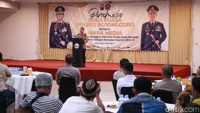 Kapolres Bojonegoro bertemu dengan media