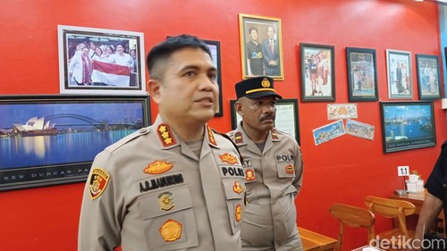 Kapolresta Kupang Kota Kombes Aldinan Manurung saat diwawancarai di Kota Kupang, NTT, Senin (1/4/2024) malam. (Yufengki Yampes Bria/detikBali).