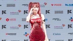 Girlband K-Pop Penuh Pesona di Karpet Merah KCON Hong Kong 2024
