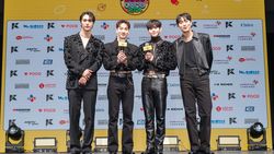 Boyband K-Pop di Karpet Merah KCON Hong Kong 2024 Boyband K-Pop di Karpet Merah KCON Hong Kong 2024