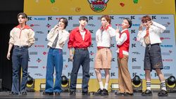 Boyband K-Pop di Karpet Merah KCON Hong Kong 2024 Boyband K-Pop di Karpet Merah KCON Hong Kong 2024