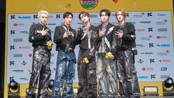 Boyband K-Pop di Karpet Merah KCON Hong Kong 2024 Boyband K-Pop di Karpet Merah KCON Hong Kong 2024