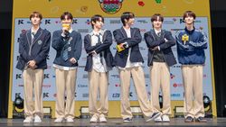 Boyband K-Pop di Karpet Merah KCON Hong Kong 2024 Boyband K-Pop di Karpet Merah KCON Hong Kong 2024