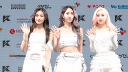Girlband K-Pop Penuh Pesona di Karpet Merah KCON Hong Kong 2024