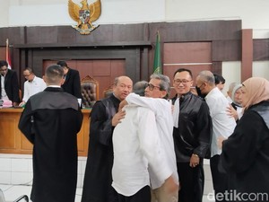 Eks Dirut Bukit Asam cs Divonis Bebas, Lolos dari Tuntutan 19 Tahun Bui