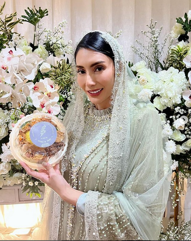 Keseuran Tyas Mirasih dan Suami Saat Makan dan Nongkrong di Kafe