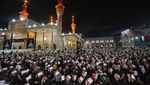 Khusyuknya Muslim Syiah di Irak Sambut Malam Lailatulqadar
