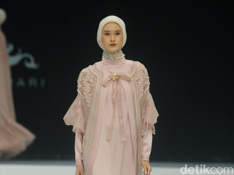 10 Koleksi Ayu Dyah Andari di Indonesia Fashion Week 2024, Baju Lebaran Mewah