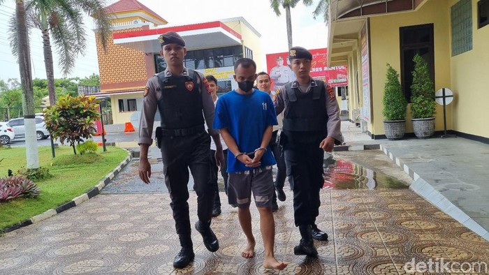 Konferensi pers kasus pasutri pengedar uang palsu di Polres Bantul, Senin (1/4/2024).