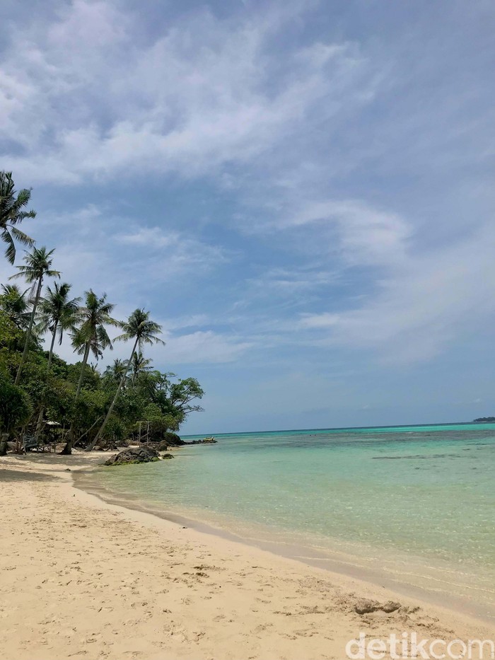 Libur Lebaran, Nikmati Serpihan Surga di Karimunjawa Libur panjang Lebaran kurang dua pekan. Buat Si Paling Healing, menikmati serpihan surga di Karimunjawa bisa jadi pilihan utama.