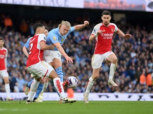 Kolo Toure: City Lebih Pengin Menang, Arsenal Cari Aman