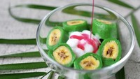 Pisang Ijo Mommy di Cinere menawarkan es pisang ijo yang pakai pisang raja berkualitas. Sirup hingga bubur sumsumnya juga sedap. Seporsinya dibanderol dengan harga Rp 18.000 an. Foto : pisangijomommy