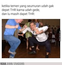 Pasti waktu kecil kamu merasakan serunya kegiatan berburu THR. Kalau sekarang sih sudah besar, jadinya kamu yang harus berbagi, hihi.