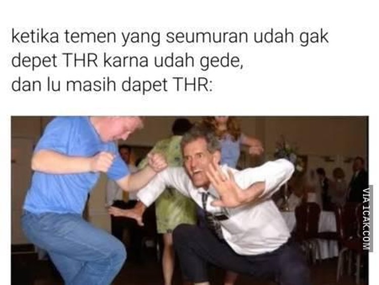 Meme Kocak Perjuangan Berburu THR, Ayo Baris yang Rapi! Pasti waktu kecil kamu merasakan serunya kegiatan berburu THR. Kalau sekarang sih sudah besar, jadinya kamu yang harus berbagi, hihi.