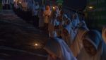 Khusyuk Mengaji di Malam Lailatul Qadar
