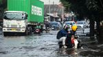 Motor Mogok Usai Terobos Banjir di Bekasi