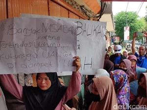 Tak Bisa Tarik Tabungan, Nasabah Geruduk BMT Mitra Umat Pekalongan