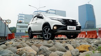 Diam-diam Menghanyutkan Toyota Rush