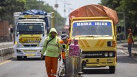 Marka jalan ini akan membantu para pengendara mengemudi dengan baik.  
