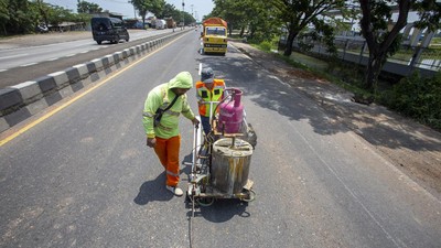Pengecatan Marka Jalan Pantura untuk Mudik Aman