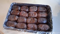 Selanjutnya ada kurma anggur yang mendapat sorotan khusus di ramadan 2024 ini. Kurma asal Irak ini memiliki tampilan warna yang mirip dengan buah anggur. Foto: detikcom/Diah Afrilian