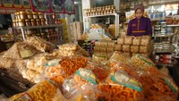 Pengelola mulai menambah persediaaan makangan ringan dan telur asin dari 10.000 menjadi 40.000 makanan ringan per hari karena sudah mulai ada peningkatan penjualan serta untuk persiapan menyambut arus mudik lebaran 2024.