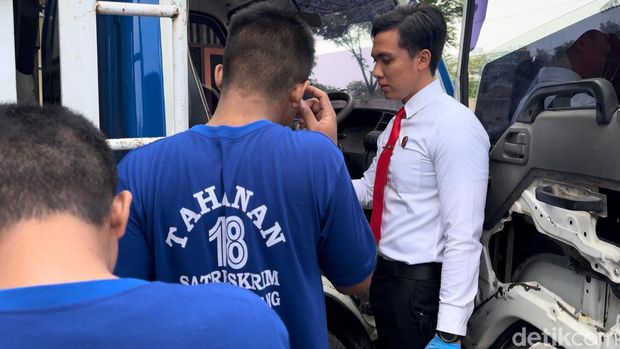 Pers rilik Kasus Penimbunan Solar Subsidi oleh dua pelaku warga Pati, Jateng, Senin (1/4/2024) di Mapolres Rembang.