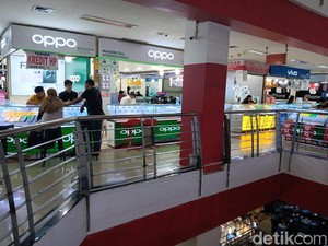 Masihkah Orang RI Beli HP Baru buat Lebaran? Ini Kata Pedagang