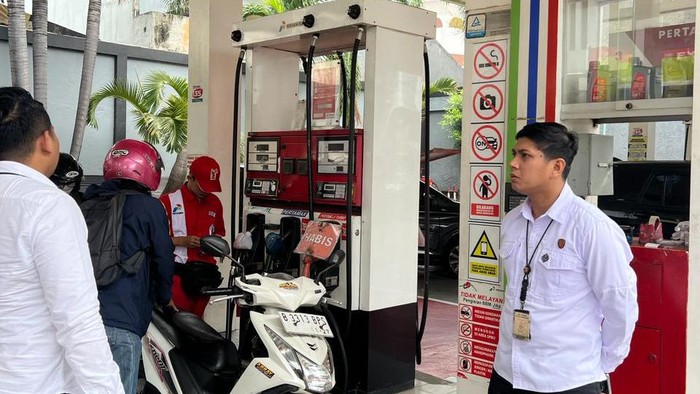 Polres Jaksel mengecek ketersediaan BBM di 2 SPBU Fatmawati, Kebayoran Baru.
