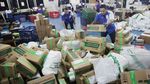 Potret Sibuknya Pengiriman Barang Jelang Lebaran