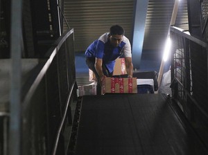Perang Iran-Israel Bikin Dunia Logistik Waspada, TIKI Bakal Naikkan Ongkir?