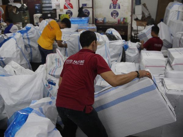 Potret Sibuknya Pengiriman Barang Jelang Lebaran