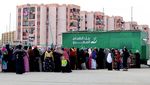 Ramai-ramai Antre di Dapur Keliling Bank Makanan Mesir