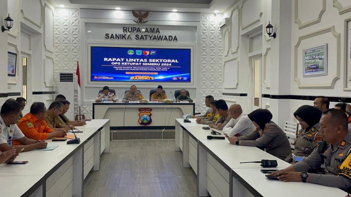 rapat lintas sektoral menyusun strategi pengamanan Operasi Ketupat Semeru 2024