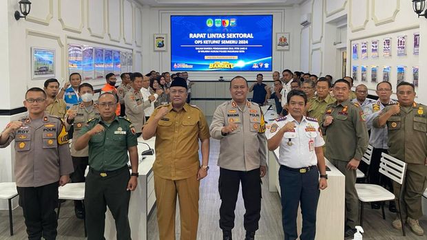 rapat lintas sektoral menyusun strategi pengamanan Operasi Ketupat Semeru 2024