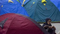 Ratusan tenda didirikan umat muslim di masjid tersebut untuk memulai melaksanakan ibadah iktikaf pada sepuluh hari terakhir bulan Ramadan guna mendapatkan malam lailatulqadar yang penuh berkah. 