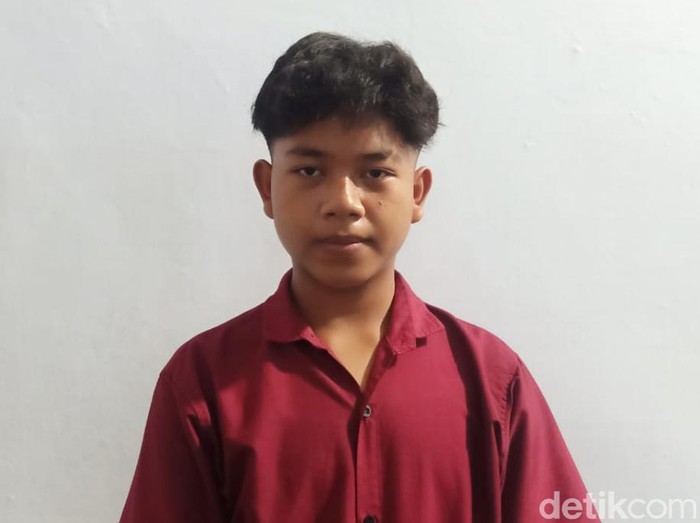 Riski Maulana yang matanya disembur kobra