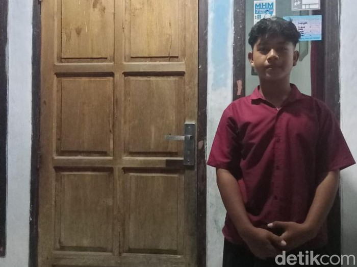 Riski Maulana yang matanya disembur kobra
